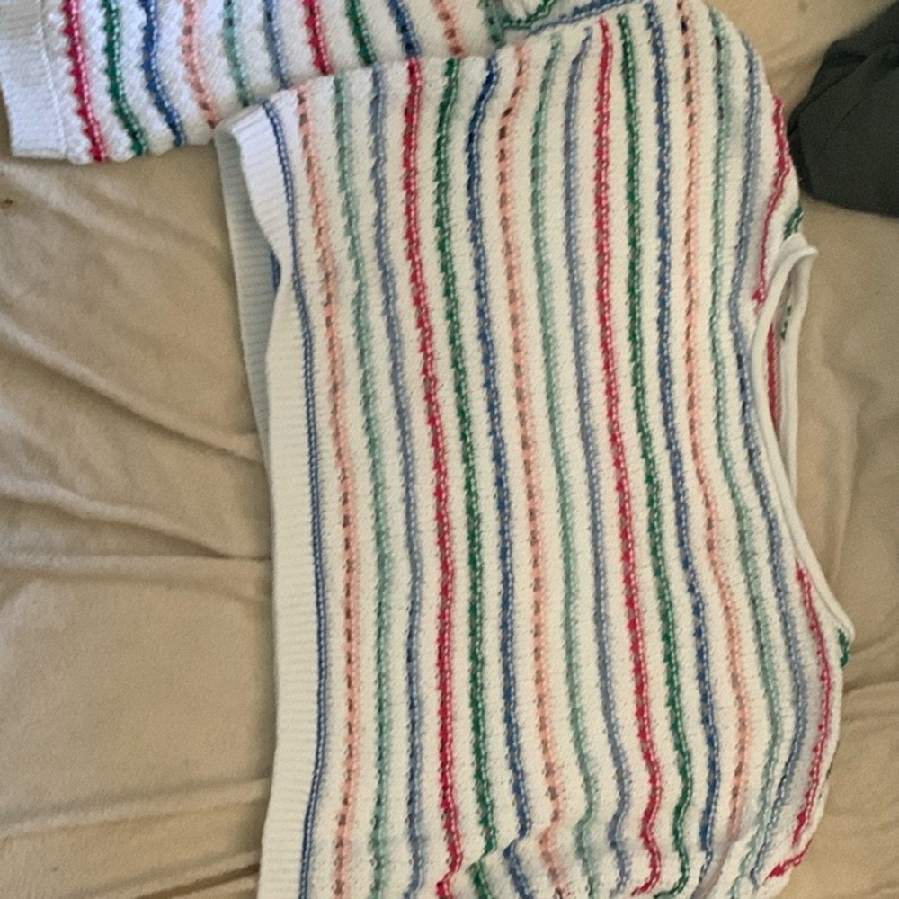 This is a hollister juniors sweater